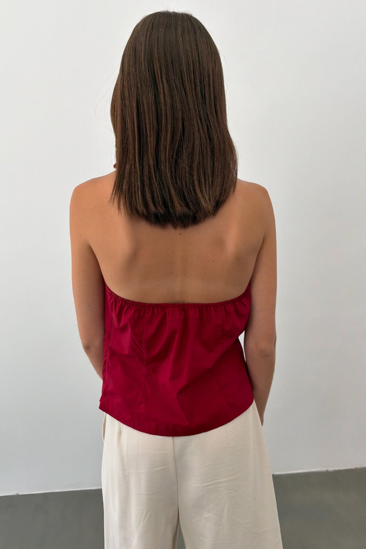 Valeria – Top Halter Granate con Volantes