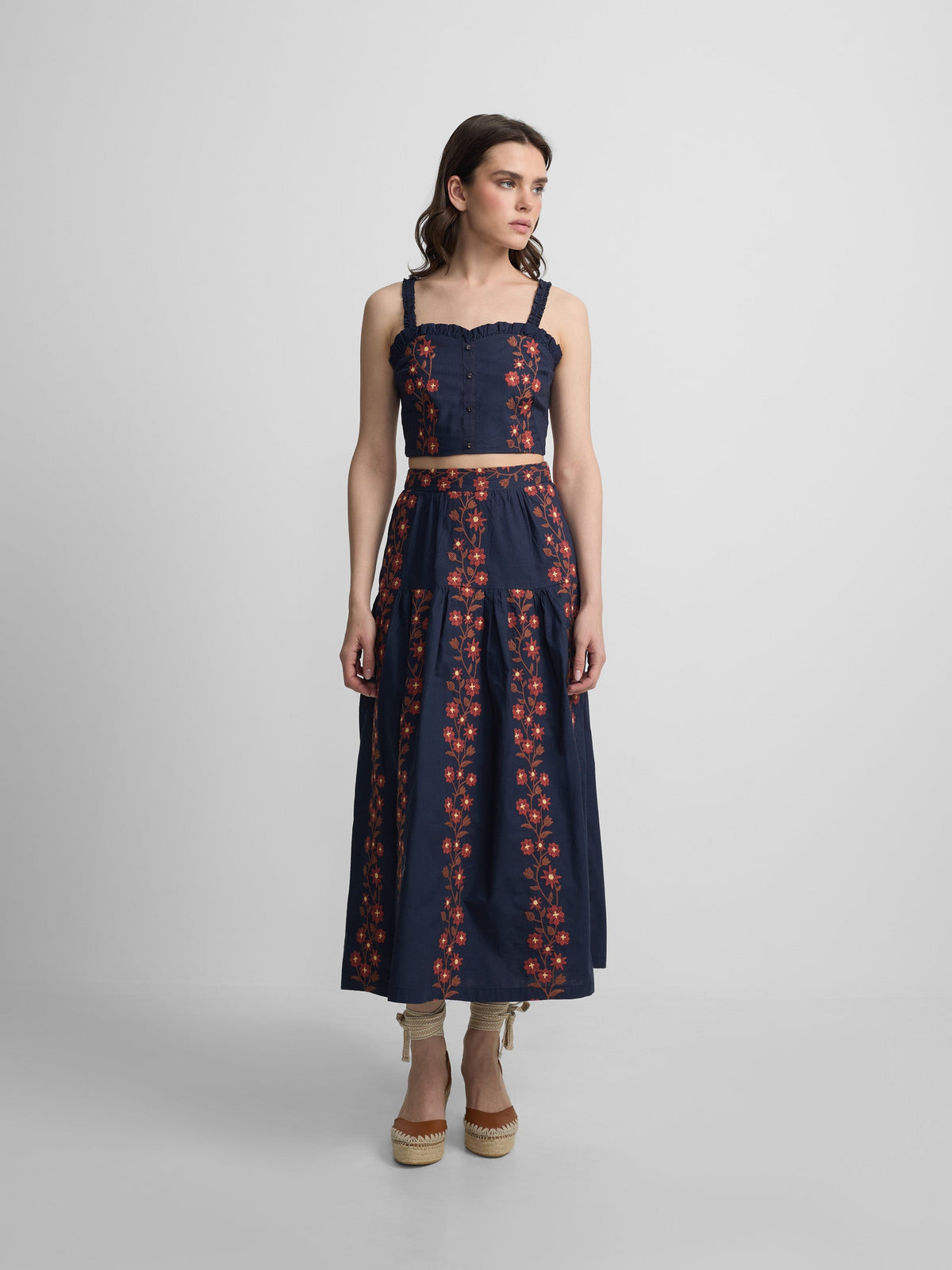 Lucía – Top de Algodón con Bordado Floral