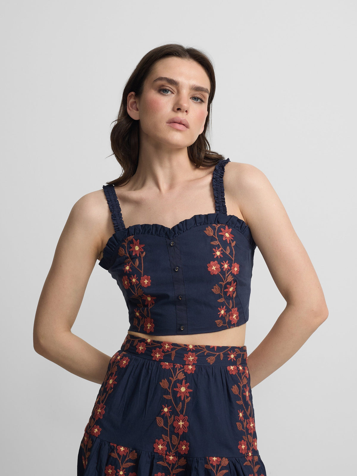 Lucía – Top de Algodón con Bordado Floral