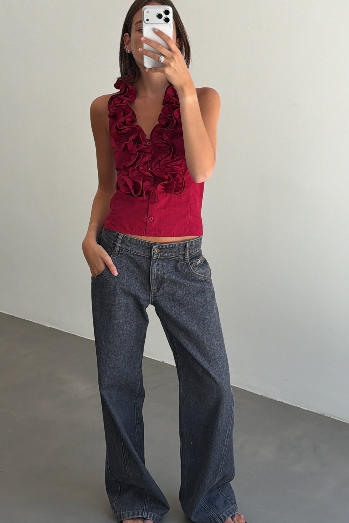 Valeria – Top Halter Granate con Volantes