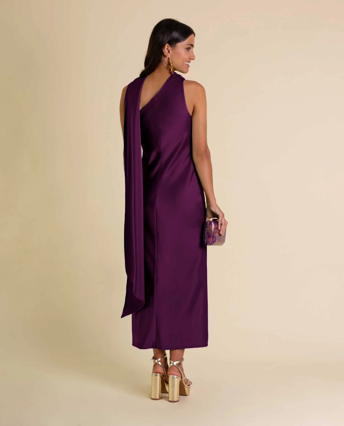 Clara – Vestido Midi Asimétrico Satinado